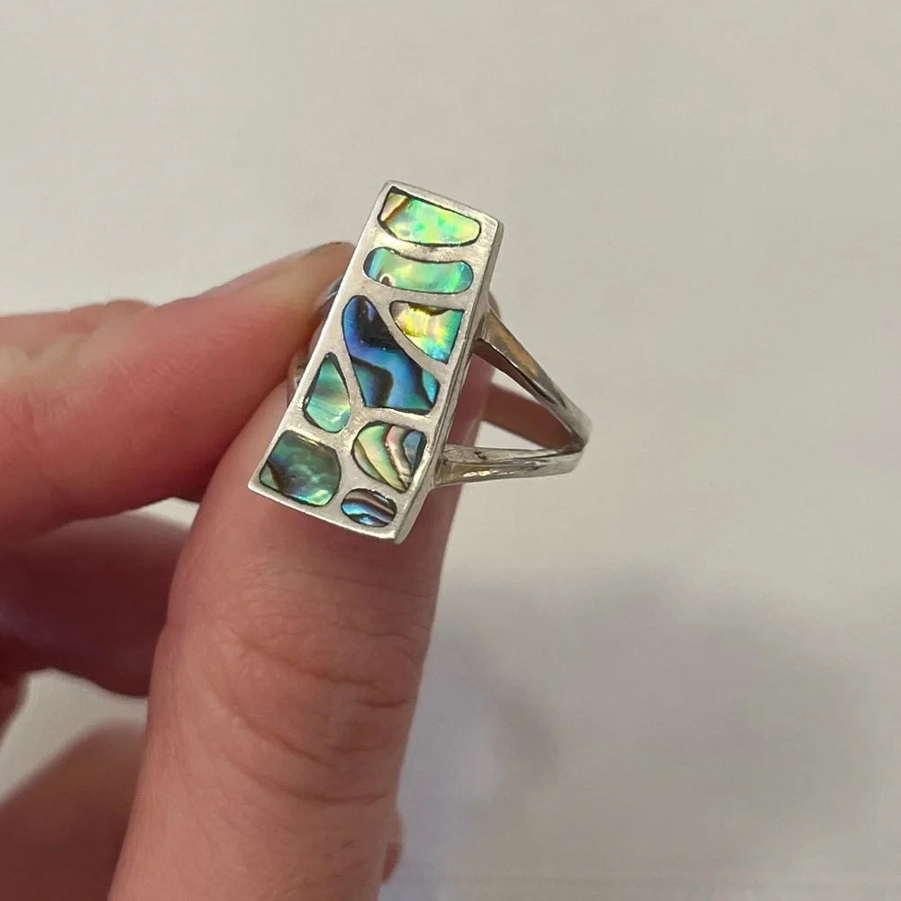 Sterling silver mother of pearl ring. Size 7.25 - Picture 10 of 10